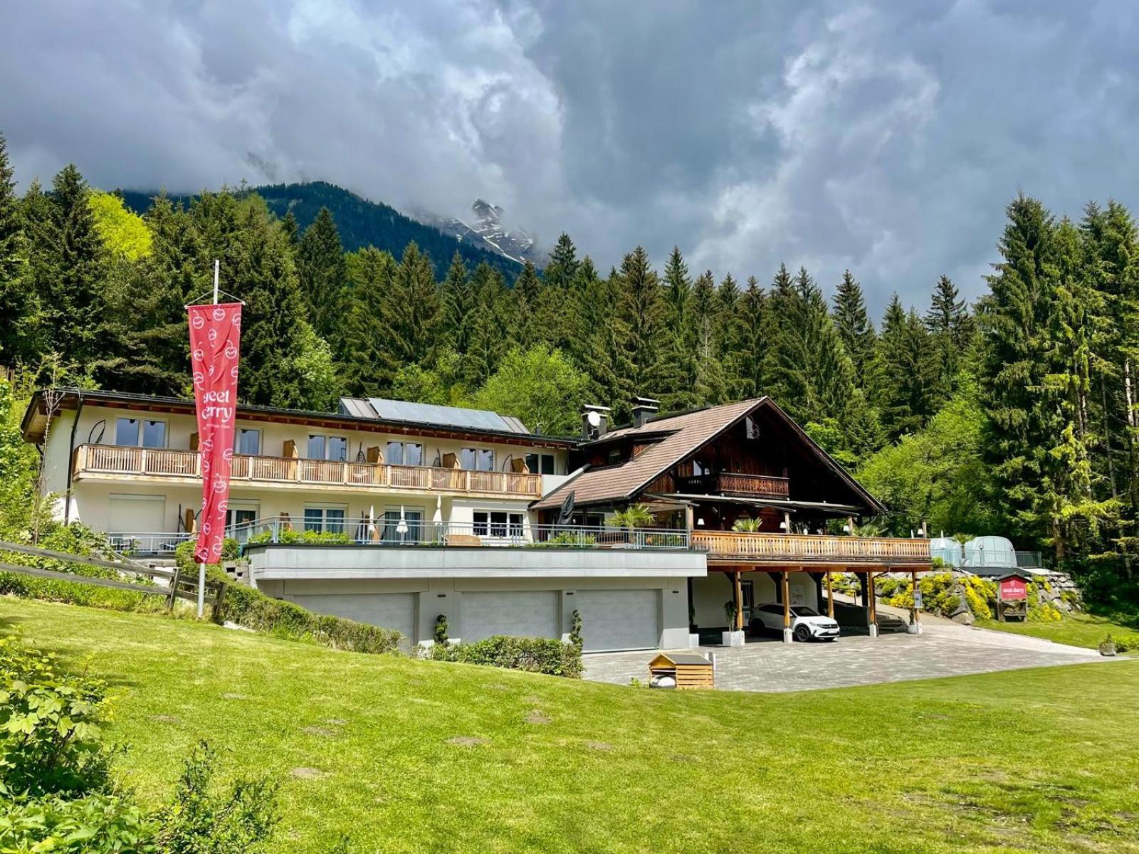 Sweet Cherry - Boutique & Guesthouse Tyrol Инсбрук Экстерьер фото